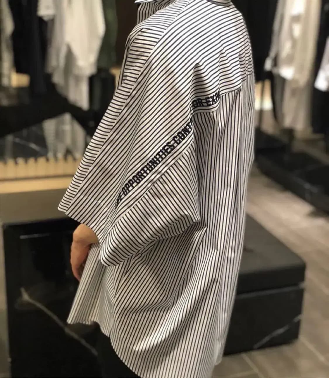 (46사이즈) 준지 juunj / 가오리소매 사이드지퍼 레터링셔츠 상품이미지1